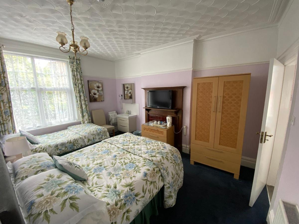 Minton Lodge Hotel - Seniors Only Борнмут Экстерьер фото