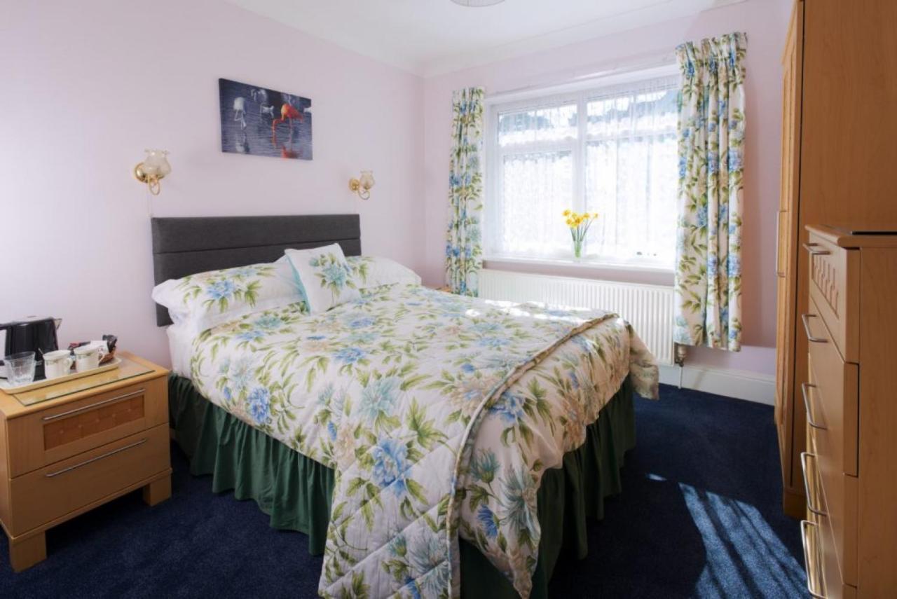 Minton Lodge Hotel - Seniors Only Борнмут Экстерьер фото